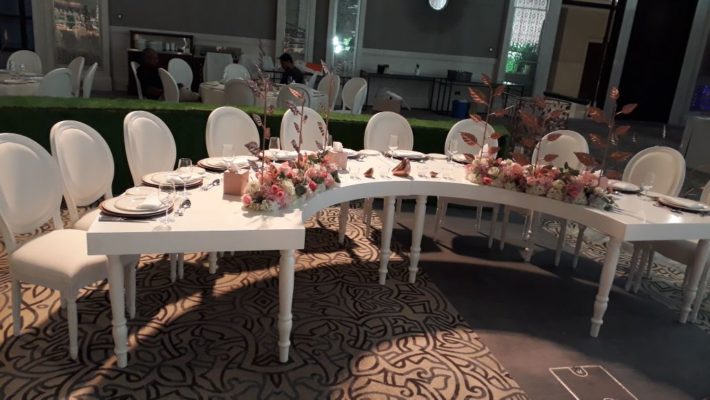c table, half moon table, wedding furniture, wedding chair