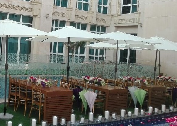 Outdoor Dining Set Up